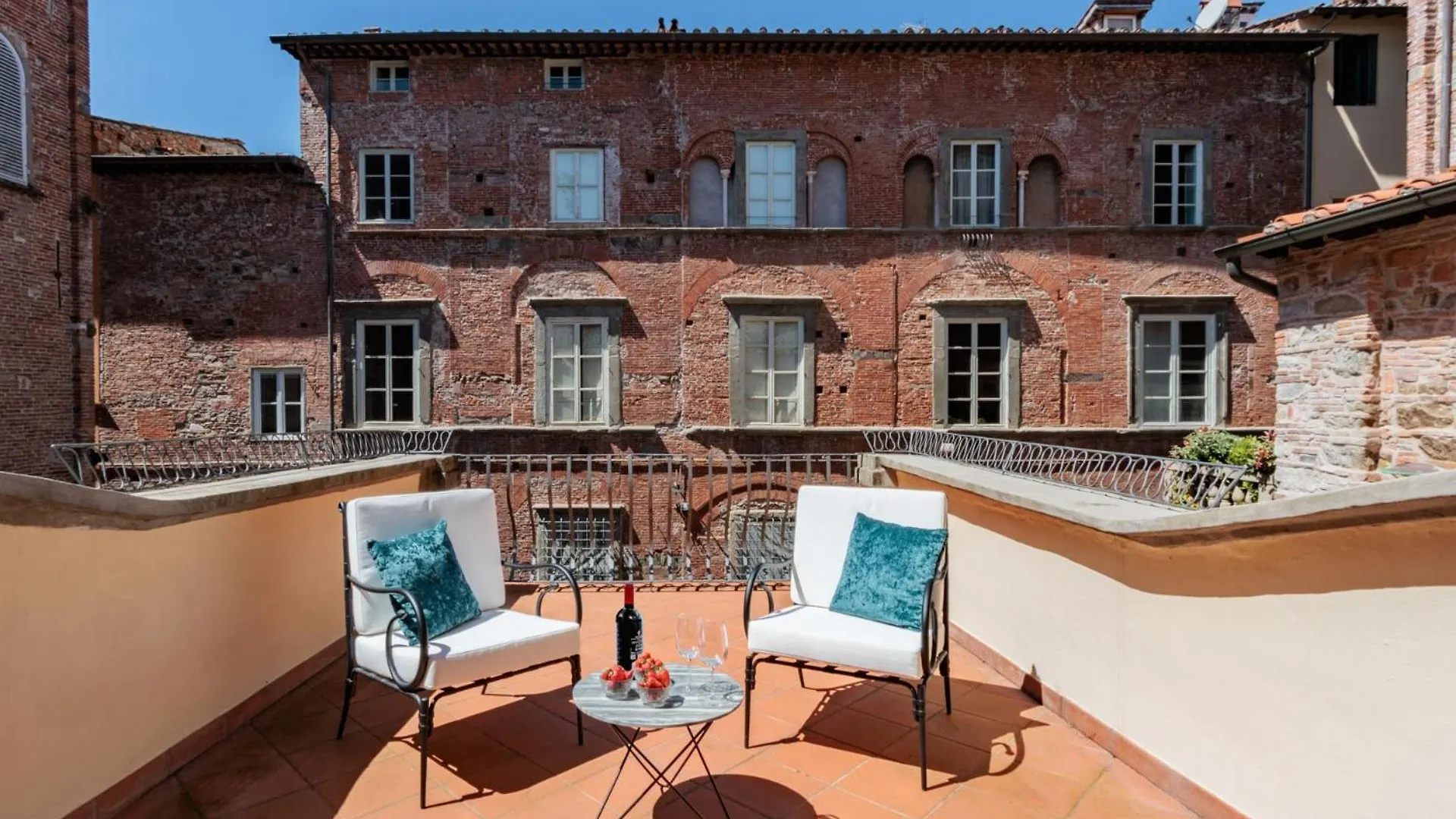 The Healing Garden, 4 Bedrooms Villa Inside The Walls Lucca